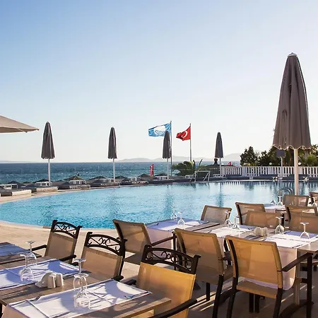 Charm Beach 4*