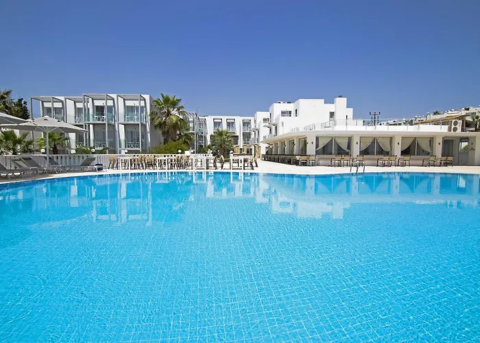 Charm Beach 4*