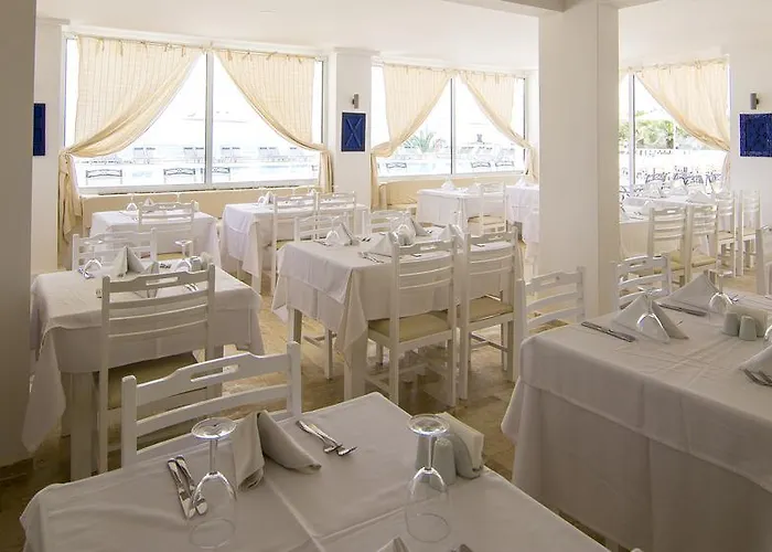 فندق Charm Beach 4*